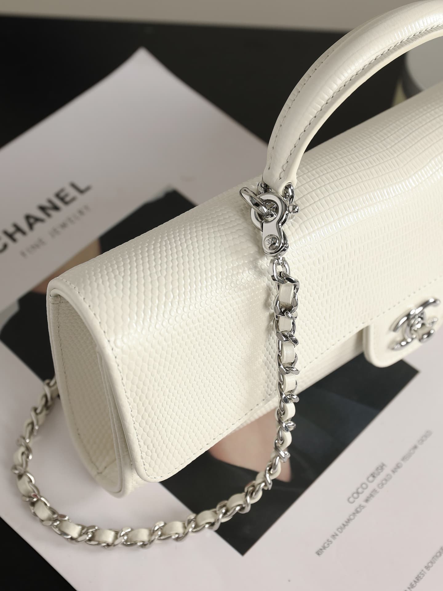 Chanel Clutch with chain Lizard Embossed Calfskin & Silver-Tone Metal White AP5280 A