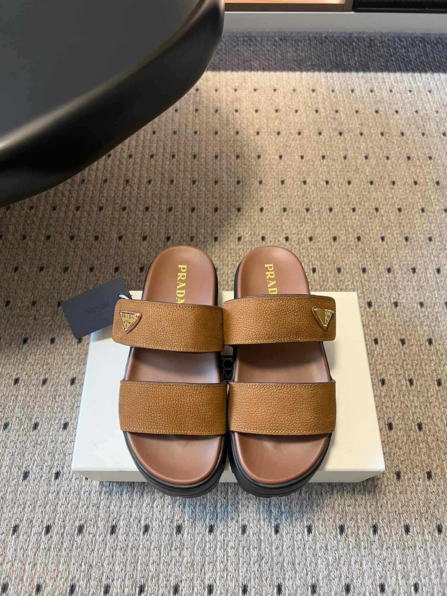 Prada Leather Fussbett Slides