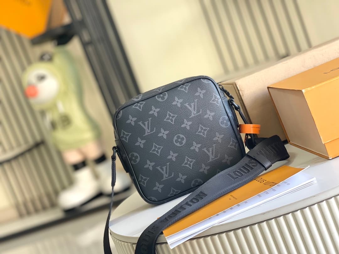 Louis Vuitton Getaway Messenger Monogram Eclipse coated canvas M12518 TOP