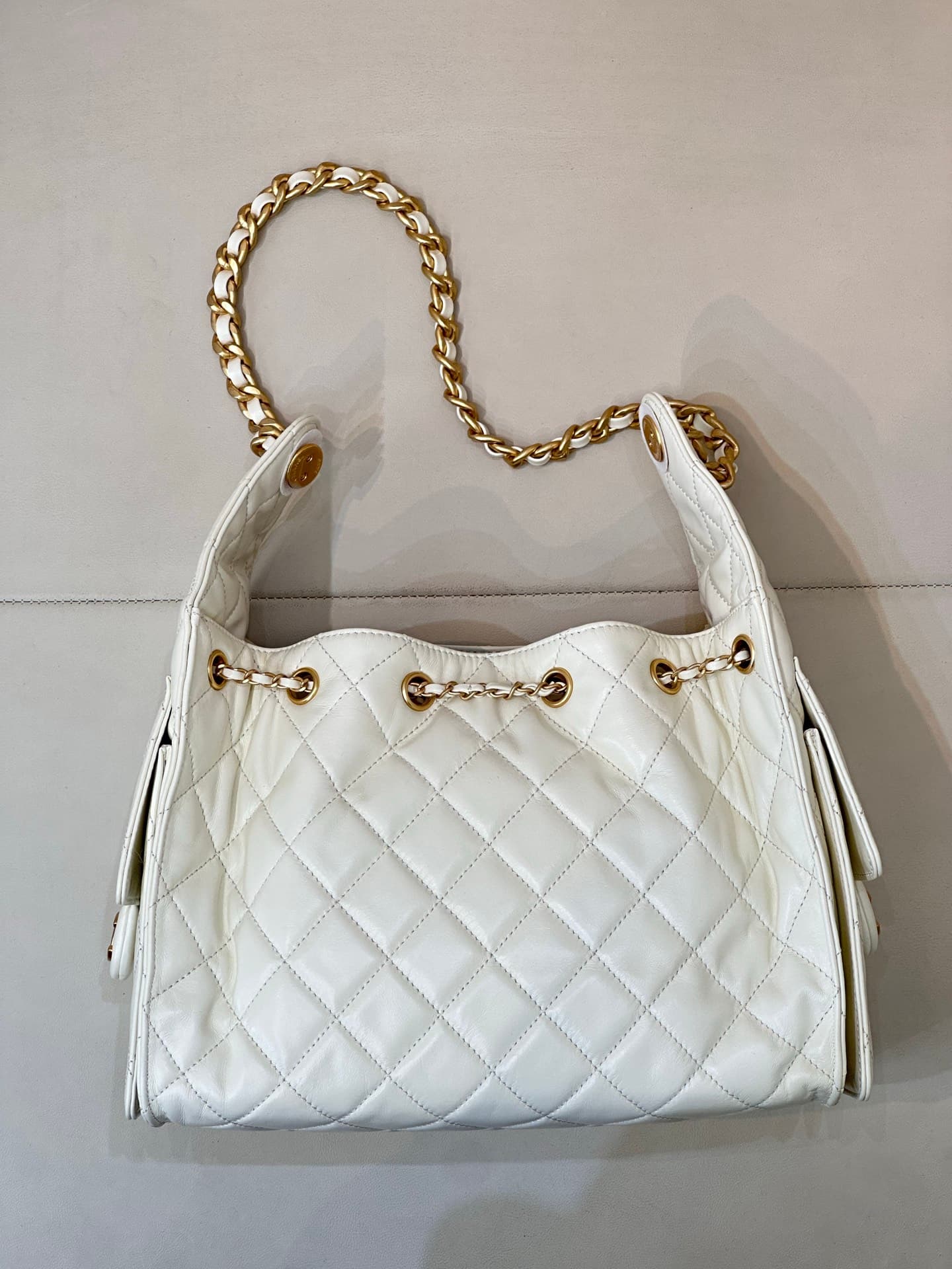 Chanel 25 Small Hobo handbag AS5293 Shiny Crumpled Calfskin  Gold-Tone & Ruthenium-Finish Metal  White TOP