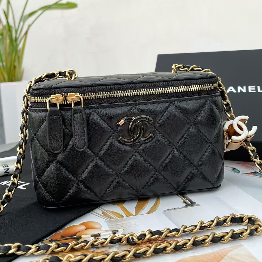 Chanel Vanity with Chain AP3940 Lambskin Black A
