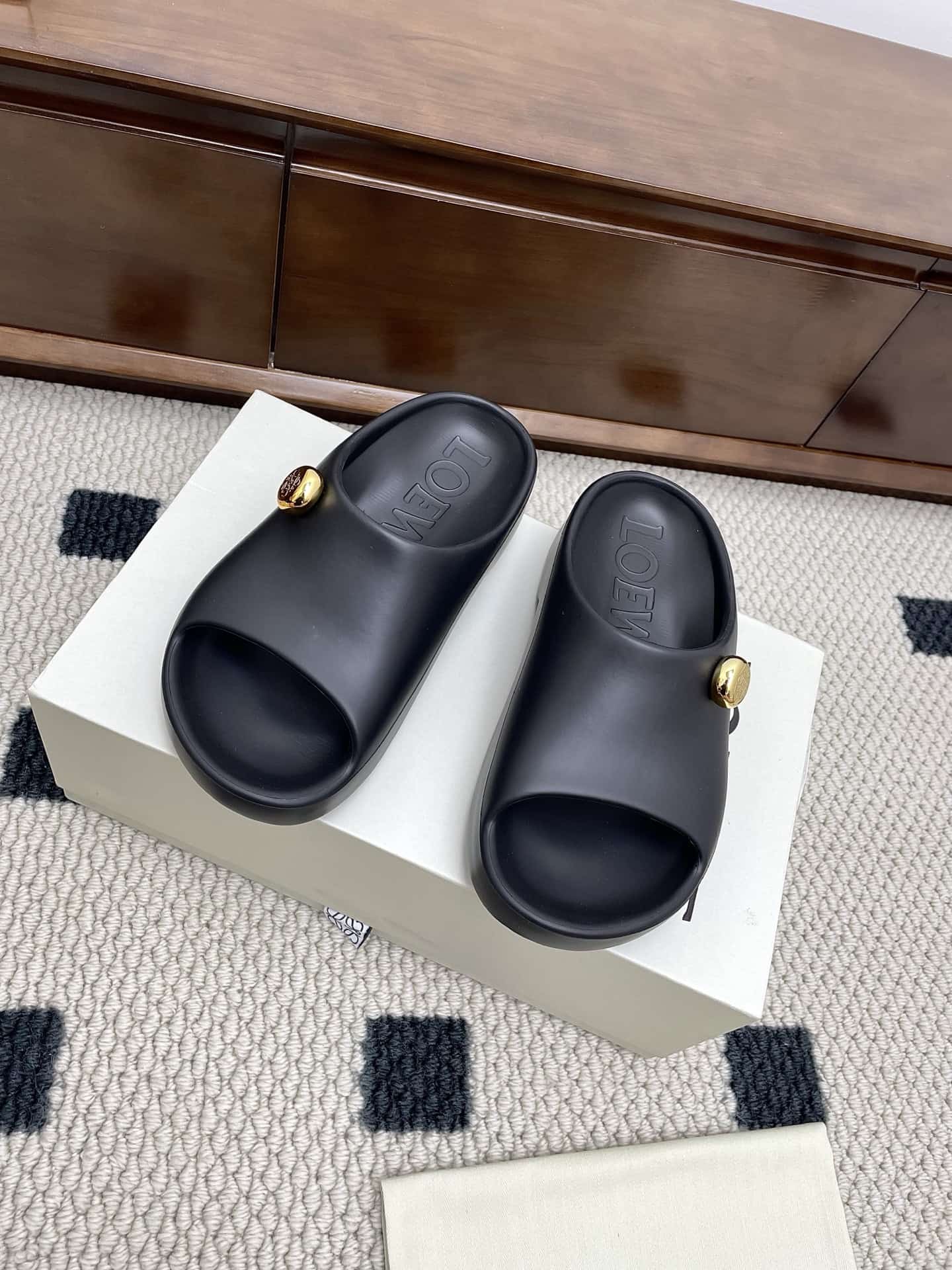 LOEWE Foam Pebble Slides