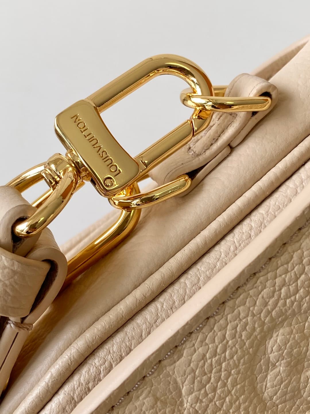 Louis Vuitton POCHETTE MÉTIS EAST WEST Sand Grained cowhide leather M14322 High