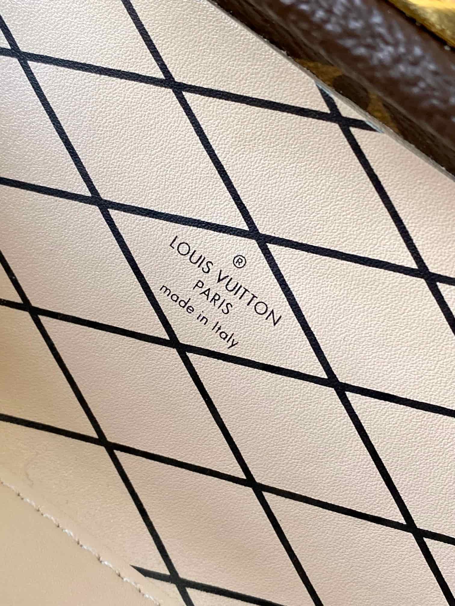 Louis Vuitton Vanity Case PM Monogram coated canvas M46758 Top