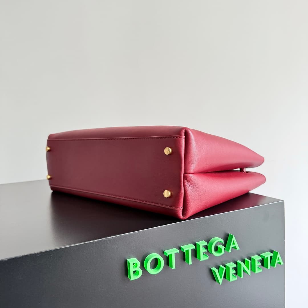 Bottega Veneta Andiamo tote bag in red calfskin leather TOP