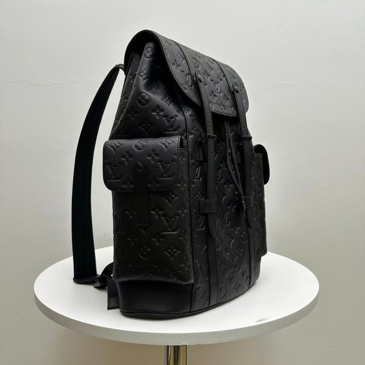 Louis Vuitton Christopher MM Taurillon cowhide leather M55699 Black TOP