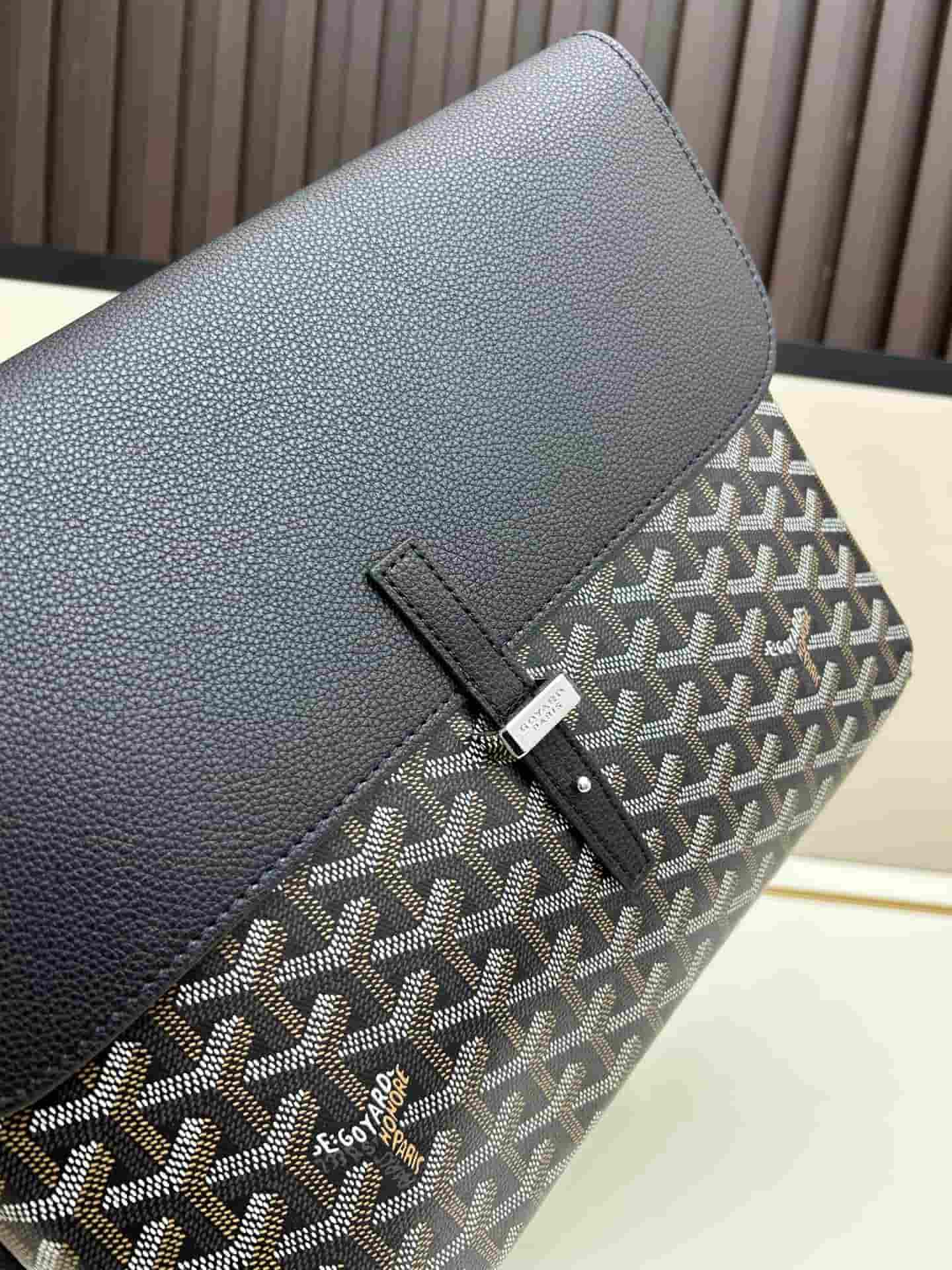Goyard Coursier Messenger Bag Black Mid