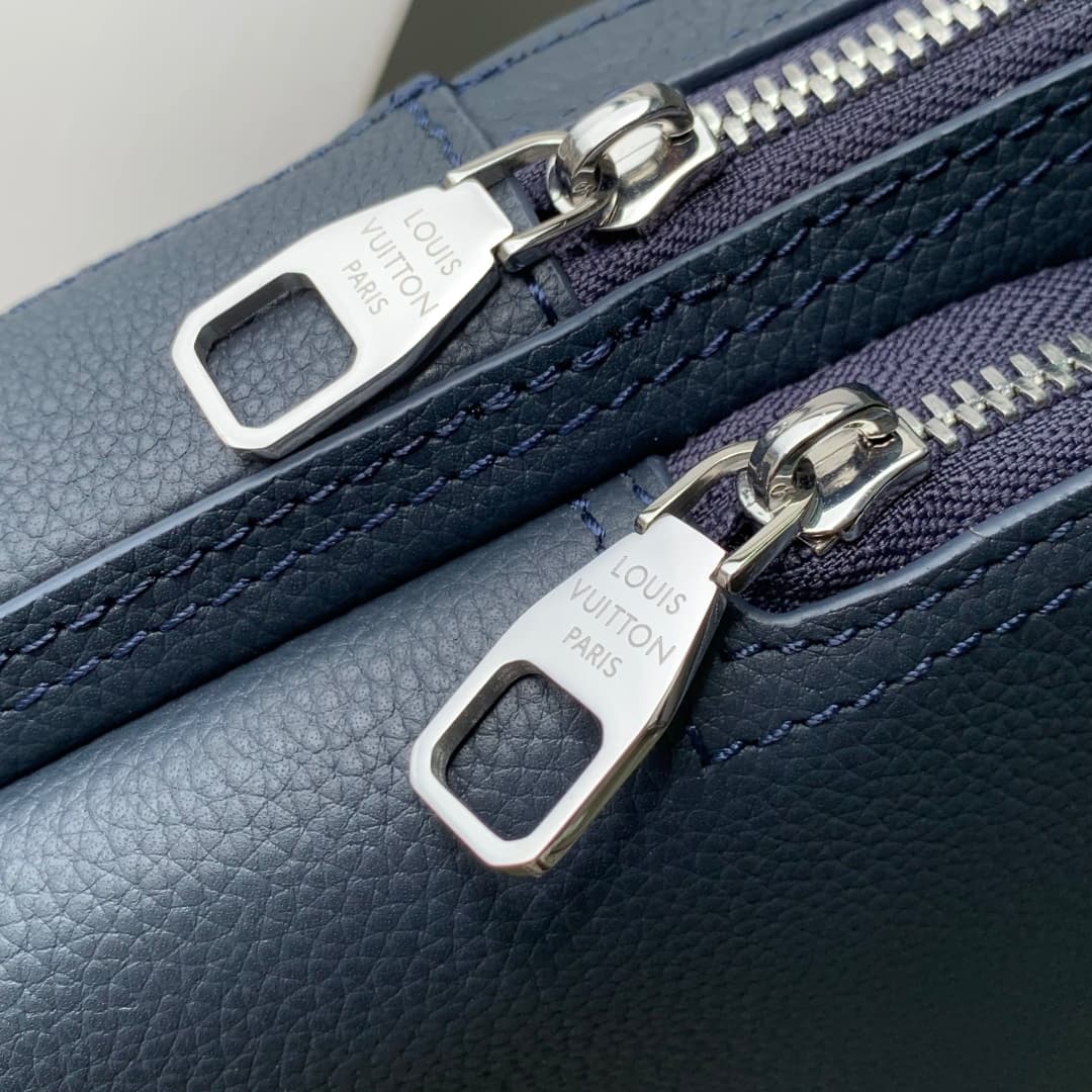 Louis Vuitton Avenue Slingbag PM LV Aerogram Waxy calfskin M15269 Navy Blue High