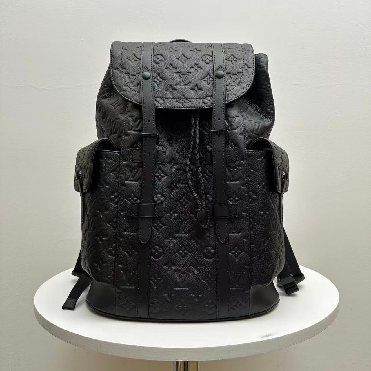 Louis Vuitton Christopher MM Taurillon cowhide leather M55699 Black TOP