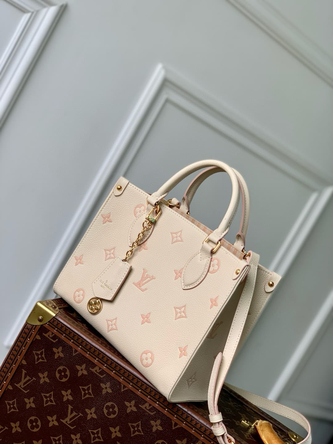 Louis Vuitton OnTheGo PM Debossed grained cowhide leather M14403 Eden High