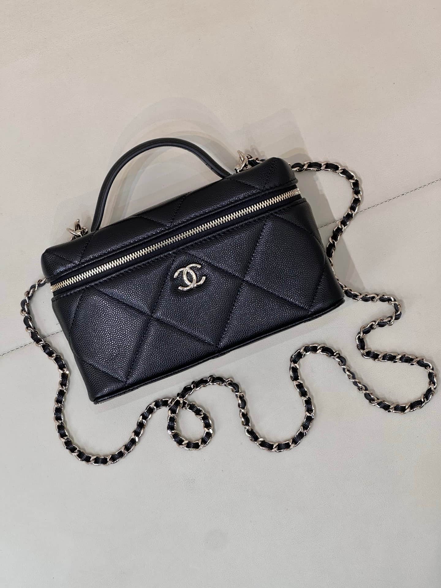 Chanel Vanity with Chain Grained Shiny Calfskin & Gold-Tone Metal Black AP4936 TOP
