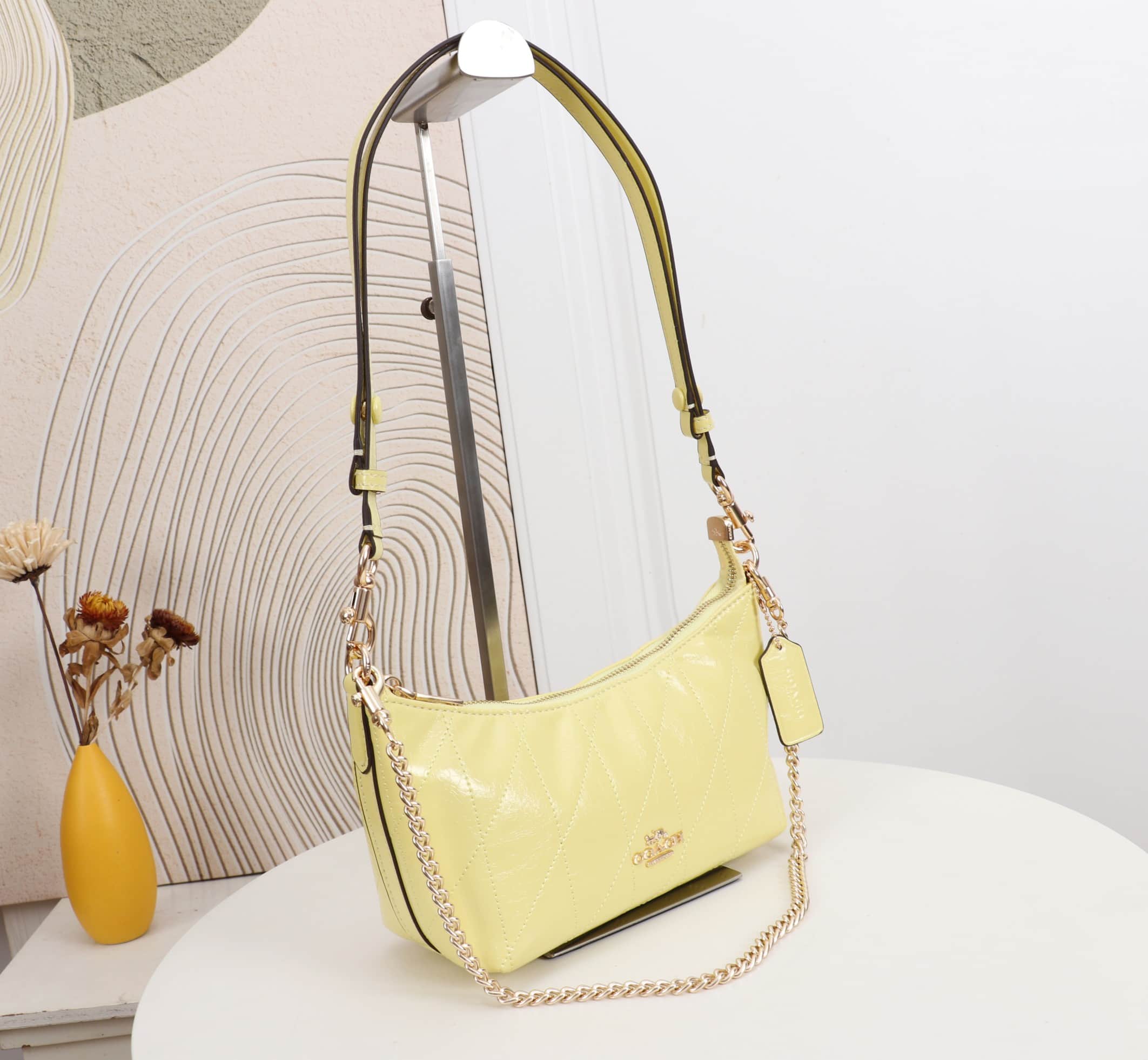 Coach Caitlin Shoulder Bag With Quilting Glazed leather/Gold/Soft Yellow High