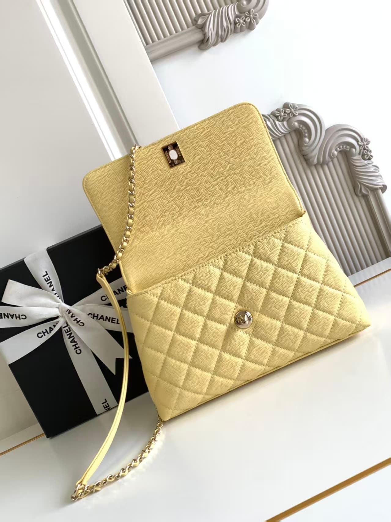 SMALL FLAP BAG WITH TOP HANDLE Grained Calfskin Yellow-binding Gold Metal High