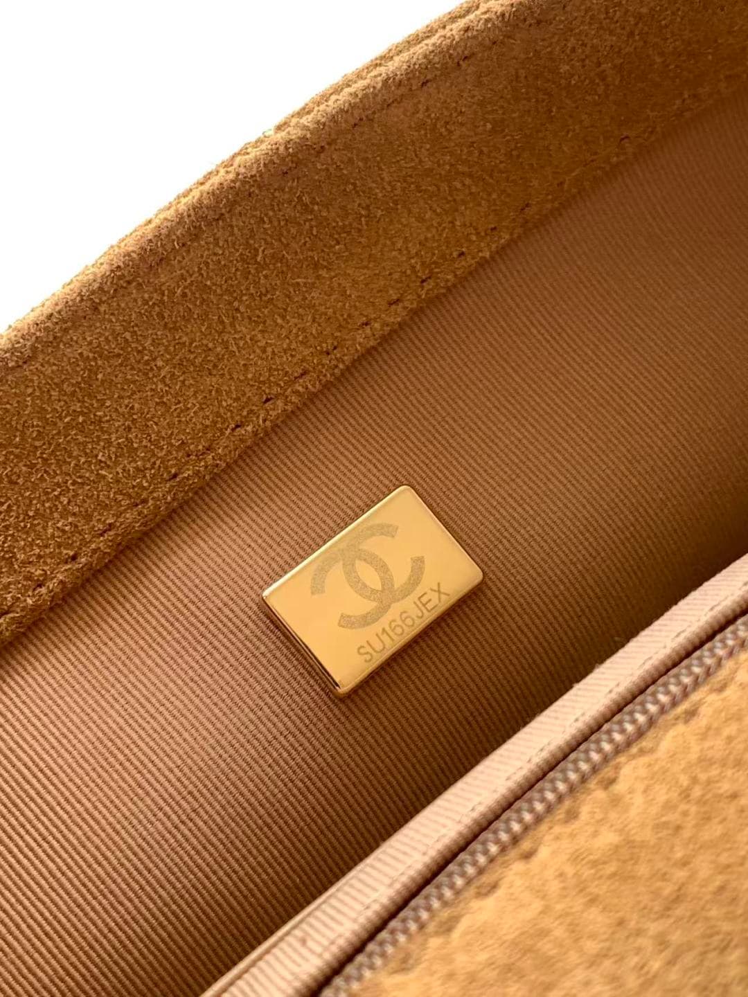 Chanel Classic Flap bag in Brown Suede & Gold-Tone Metal AS5989 A