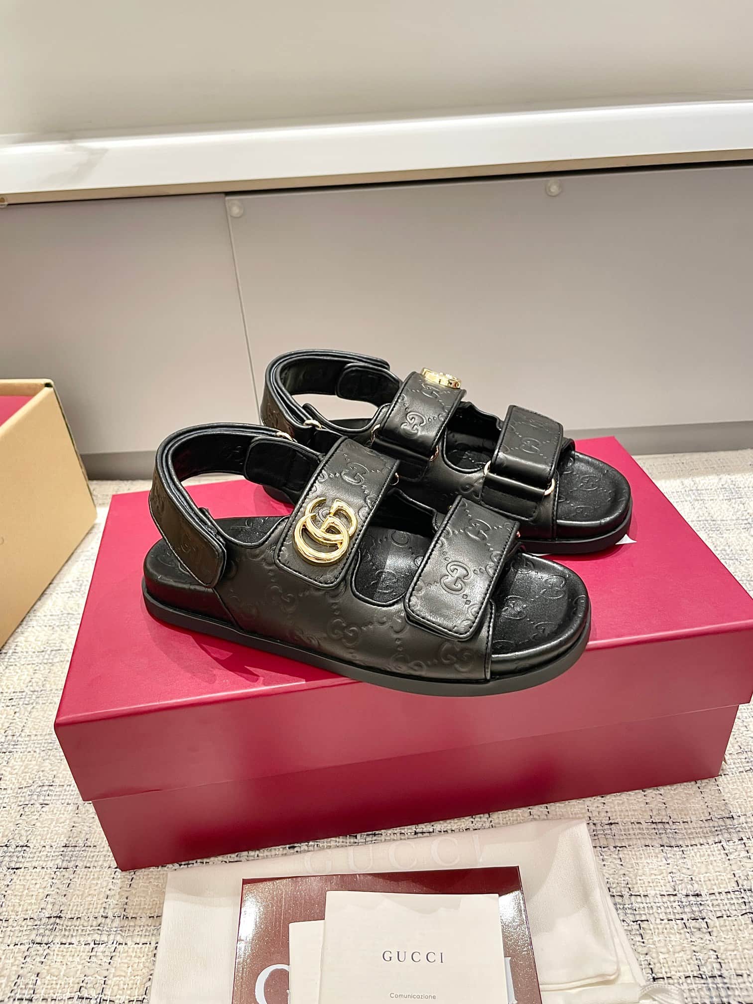 Gucci Women's sandal with Double G