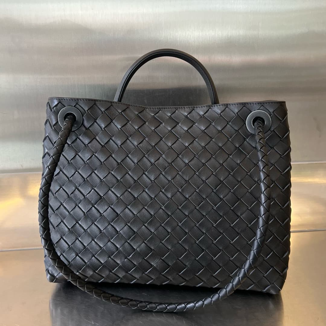 Medium Andiamo Top handle Silver Metal bag Black High