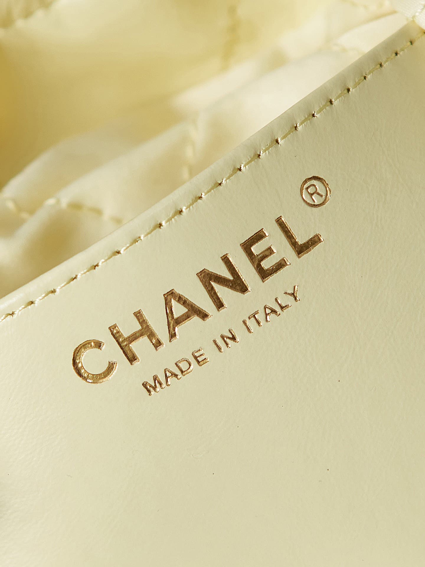 Chanel 22 MINI HANDBAG Shiny Calfskin Light Yellow & Gold-Tone Metal AS3980 A