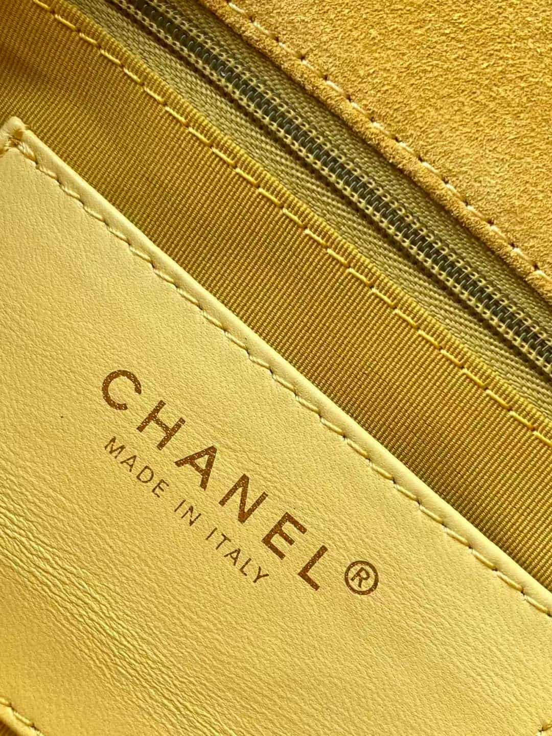 Chanel Classic Flap bag in Yellow Suede & Gold-Tone Metal AS5989 A