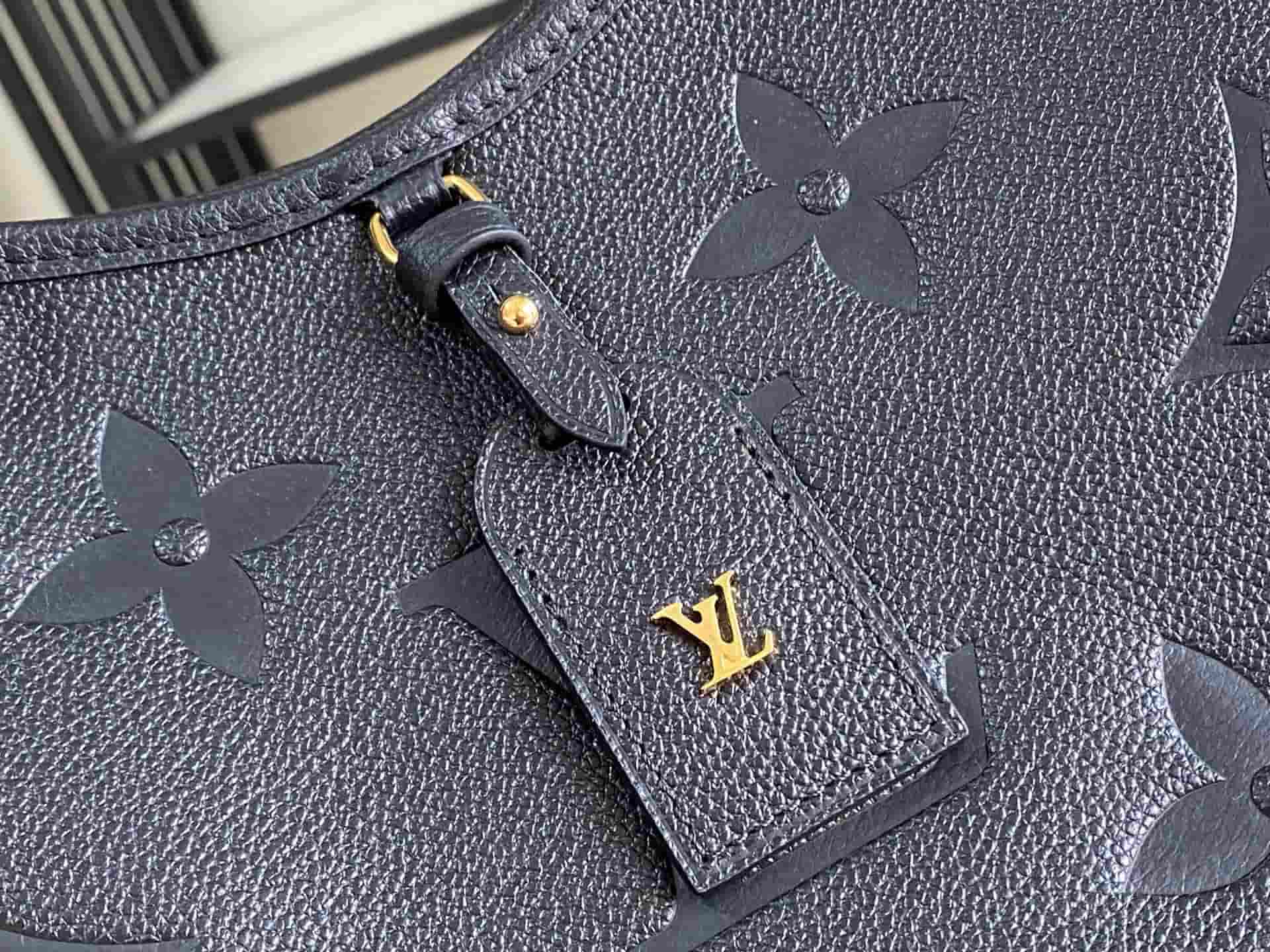 Louis Vuitton CARRYALL PM Black Embossed supple grained cowhide leather M46288 TOP