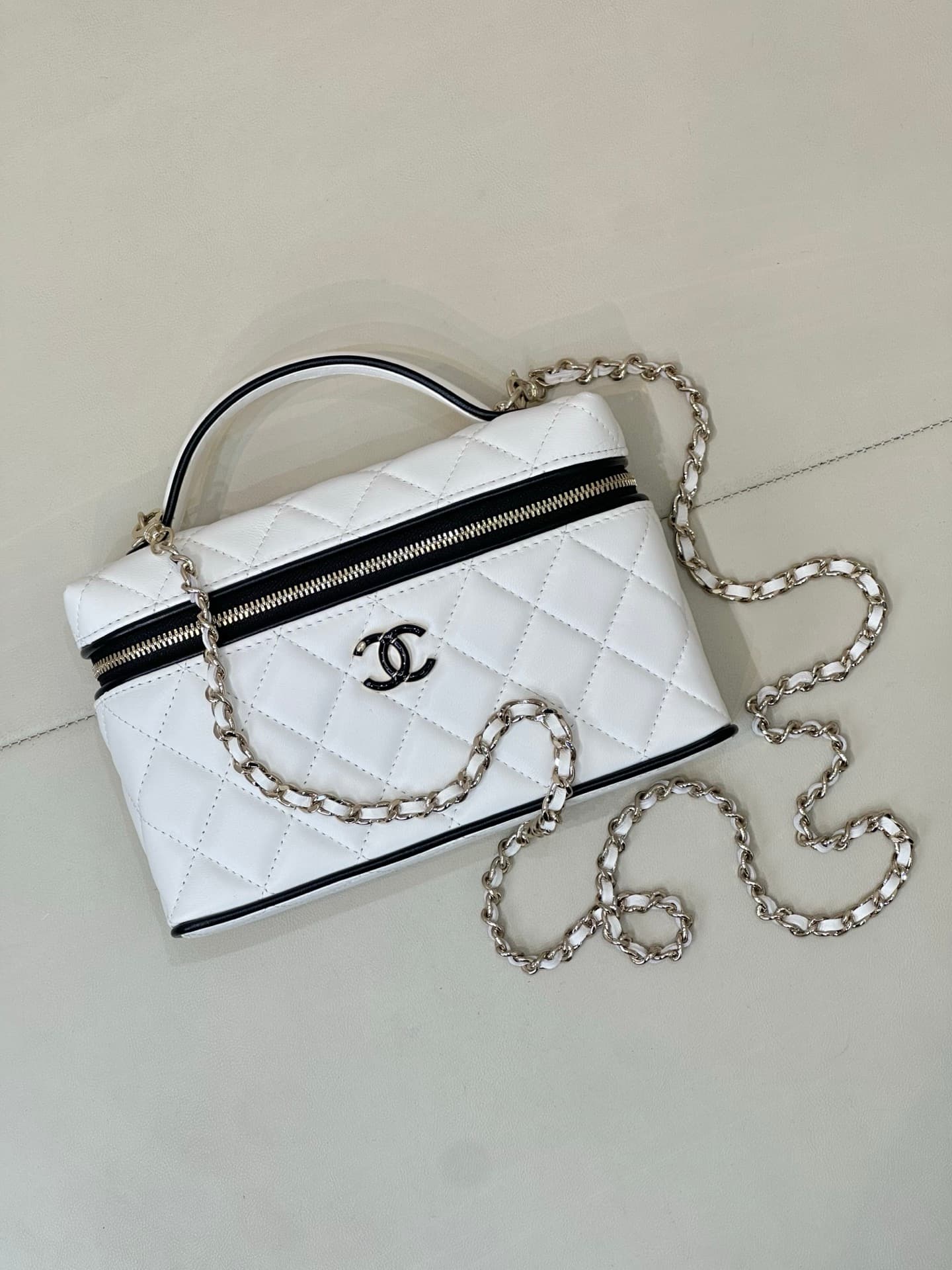 Chanel Vanity with Chain Lambskin & Gold-Tone Metal White AP5240 TOP