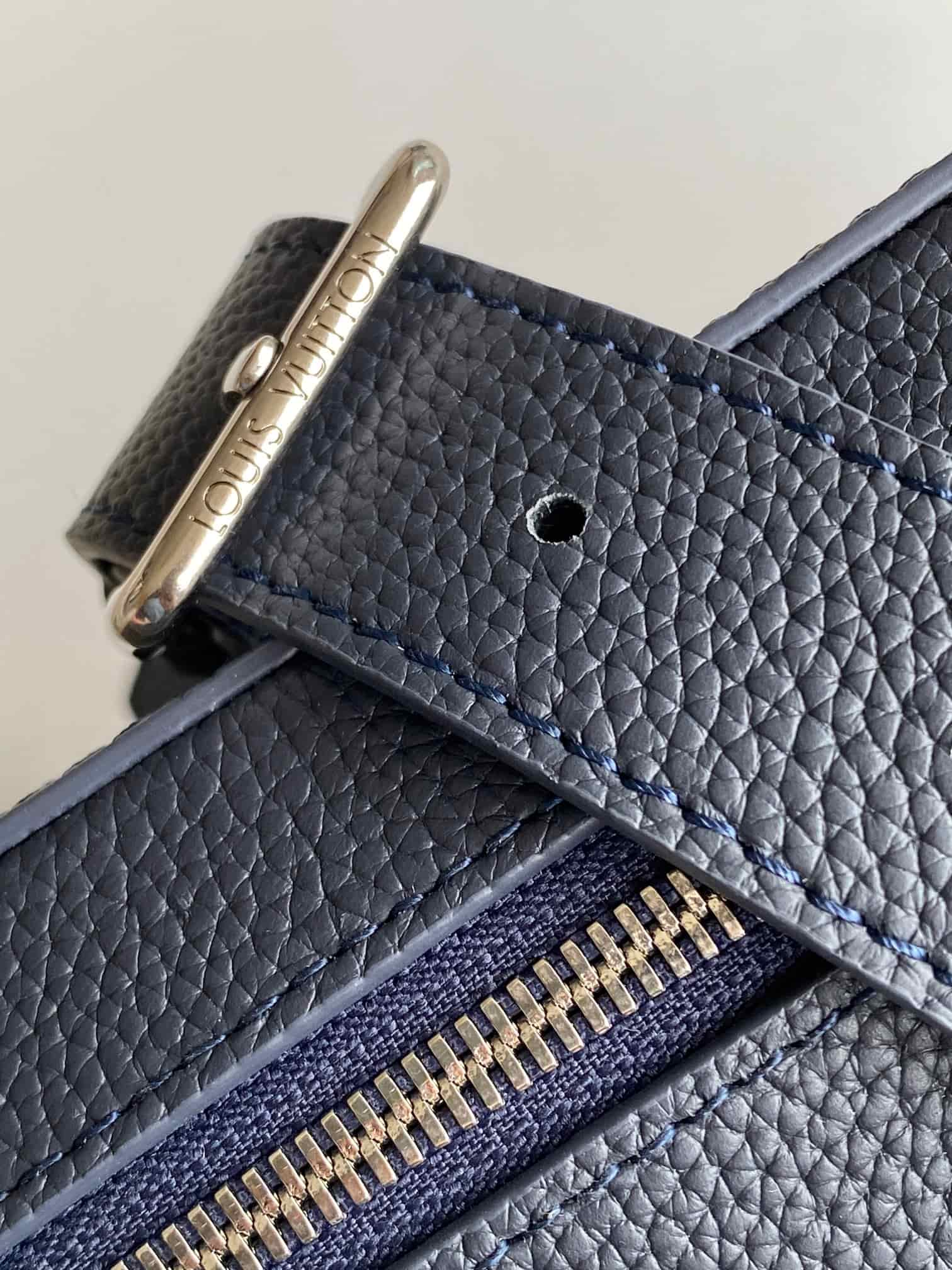 Louis Vuitton Boarding Messenger Navy Blue Waxy calfskin M15260 High