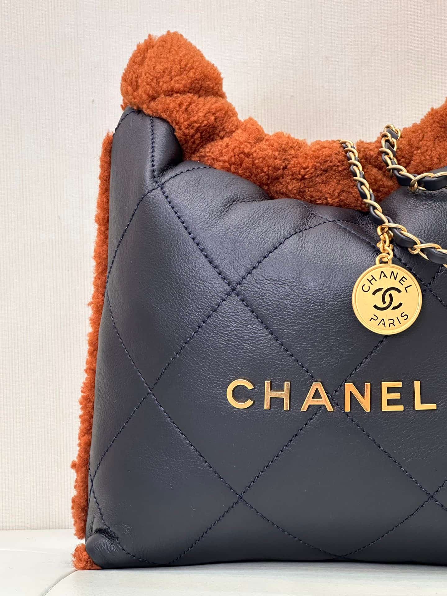 Chanel 22 Small handbag Shiny Calfskin Shearling & Gold-tone metal AS3260 Black with Brown TOP