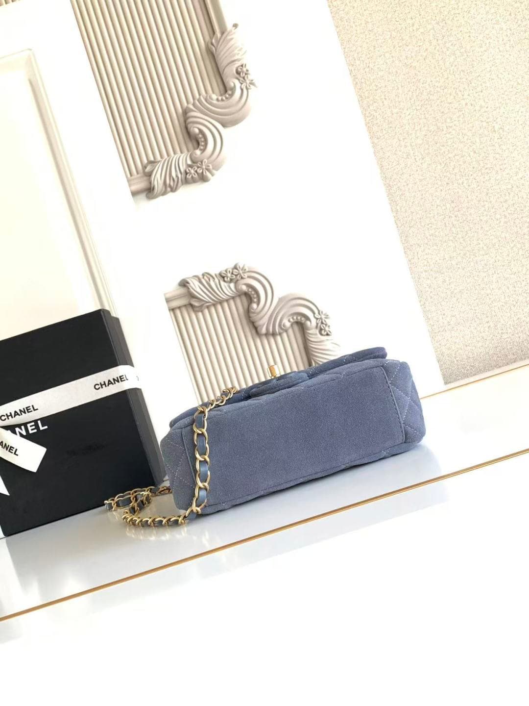 Chanel Classic Flap bag in Blue Suede & Gold-Tone Metal AS5989 A