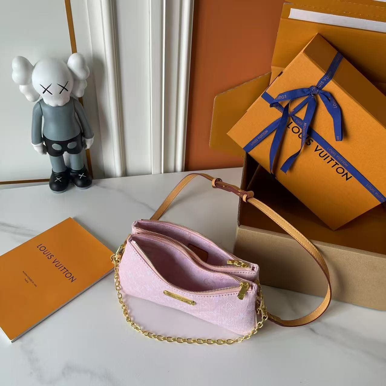 Louis Vuitton Pochette Liv Monogram Denim Pink M14159 Mid