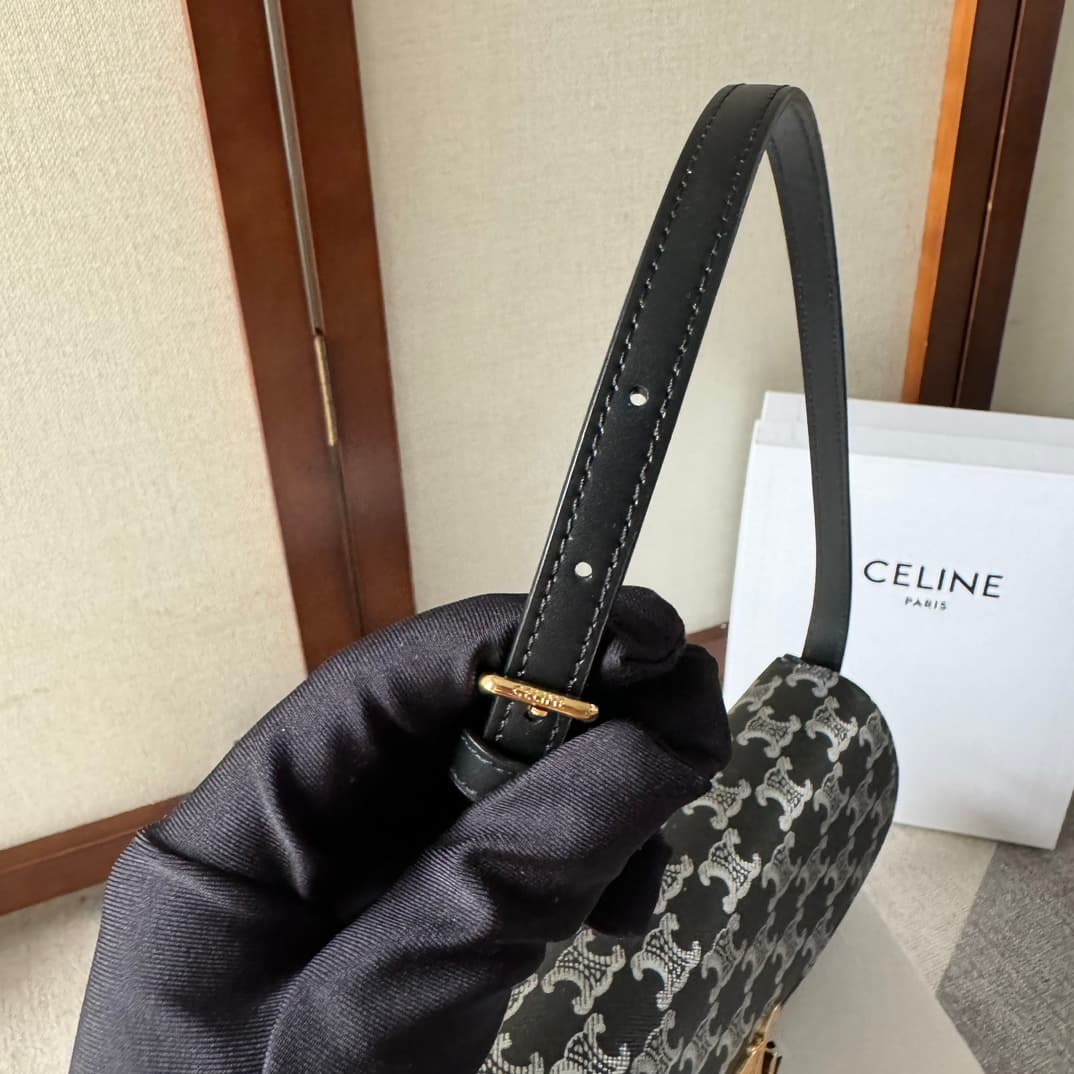 CELINE Triomphe Lola bag in Black High