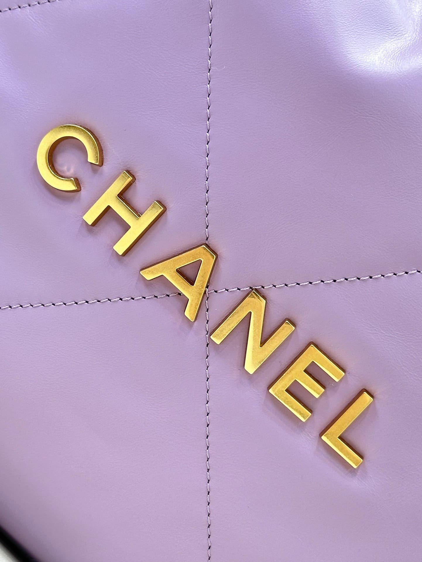 Chanel 22 Small handbag Shiny calfskin & Gold-tone metal AS3260 Purple TOP