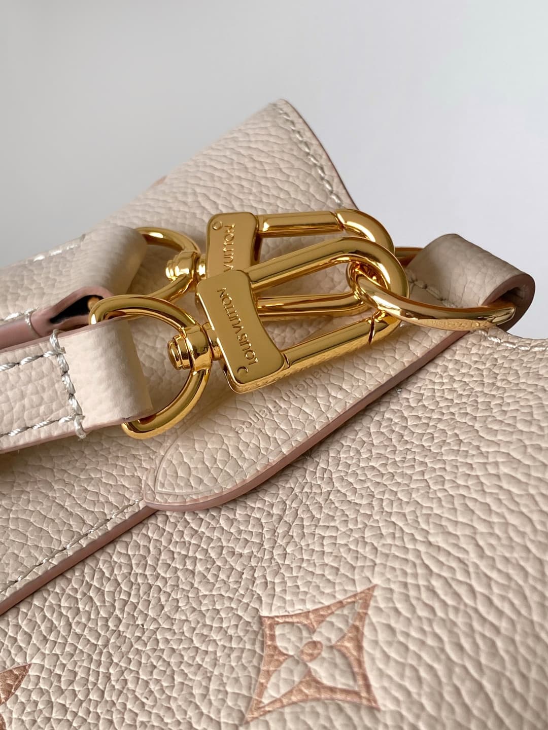 Louis Vuitton NéoNoé MM Eden Debossed grained cowhide leather M14401 High
