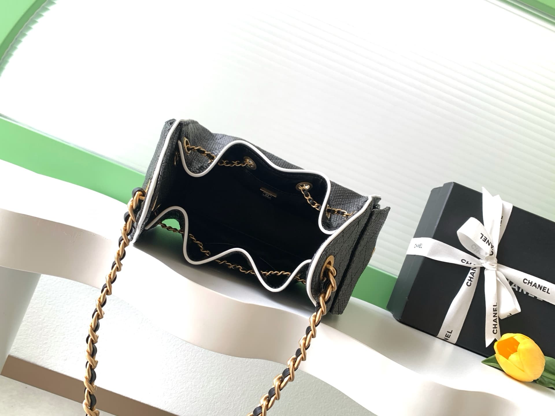 Chanel 25 Small Hobo handbag AS5293 Braided Raffia-Effect Canvas Calfskin & Gold-Tone Metal Black&White  A