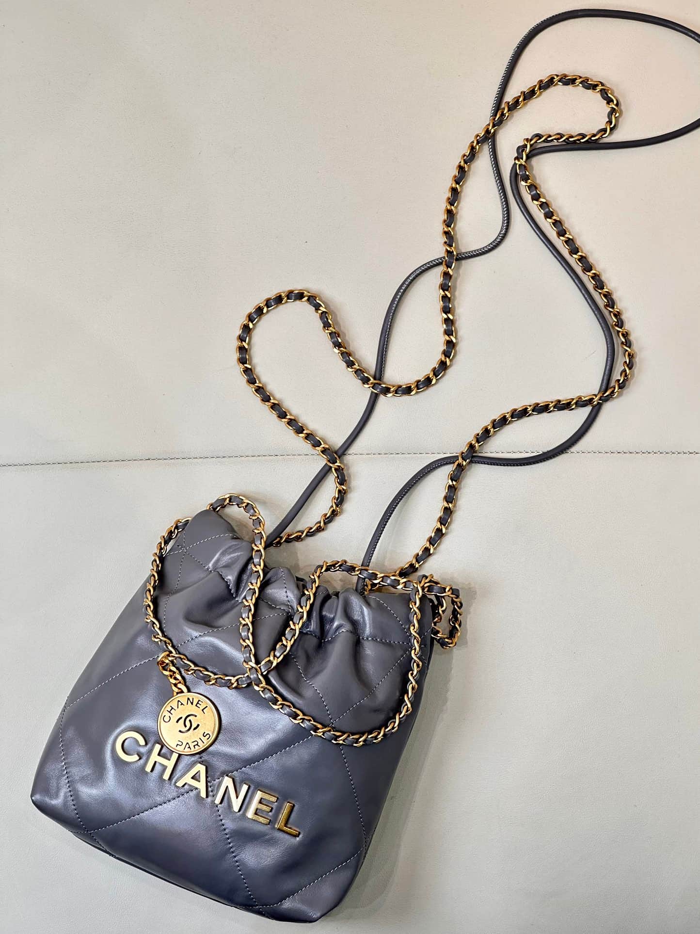 Chanel 22 MINI HANDBAG Shiny Calfskin Grey & Gold-Tone Metal AS3980 TOP