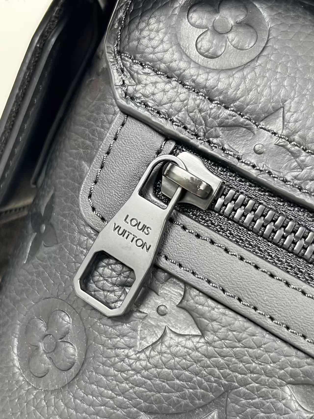 Louis Vuitton S-Cape Messenger Monogram Taurillon Leather M23741 High