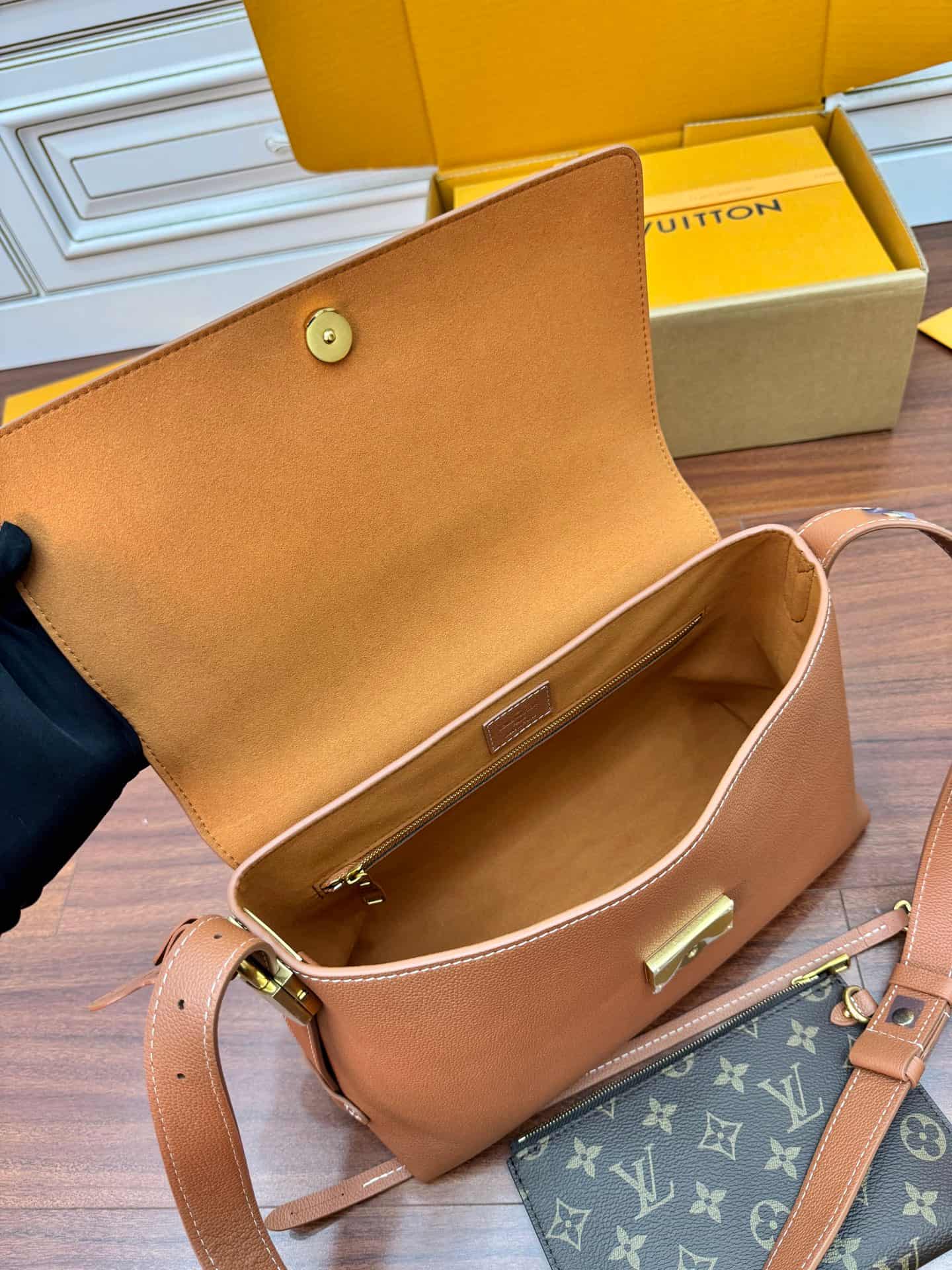 Louis Vuitton Low Key Messenger Cognac Brown Calf leather M13151 TOP