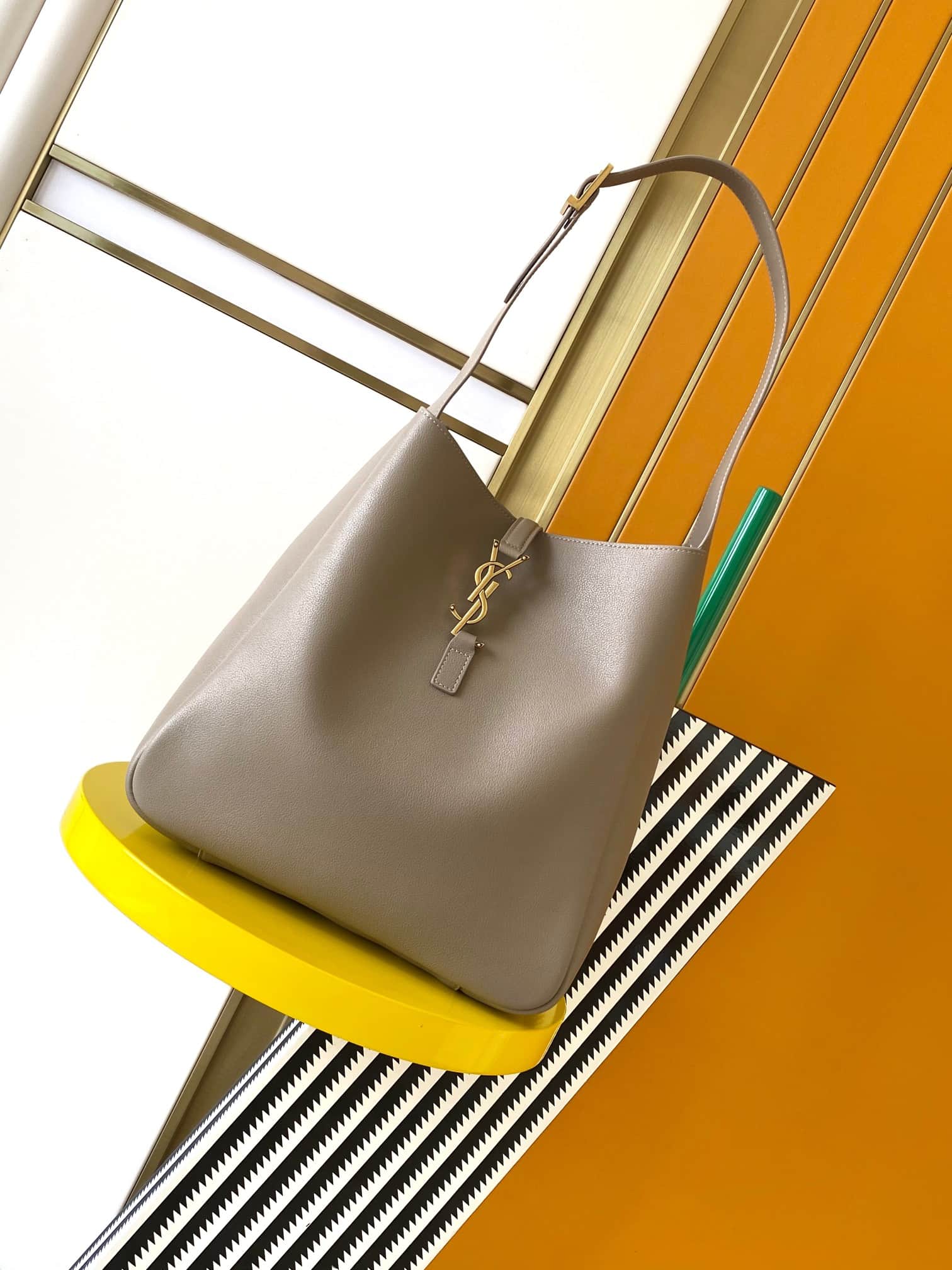 LE 5 À 7 SUPPLE LARGE HOBO BAG LEATHER High