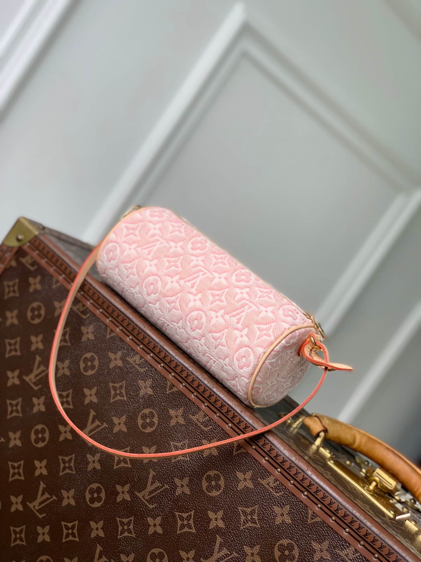 Louis Vuitton Pochette Papillon Monogram Emblème Rose Ruban M29881 High