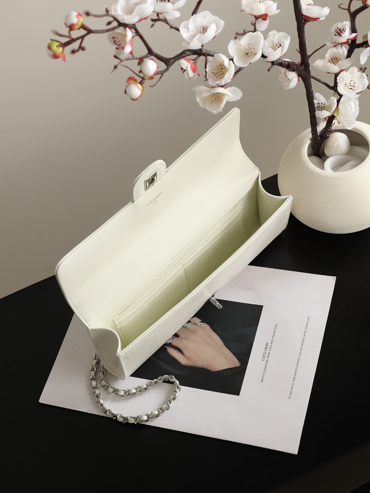 Chanel Clutch with chain Lizard Embossed Calfskin & Silver-Tone Metal White AP5280 A