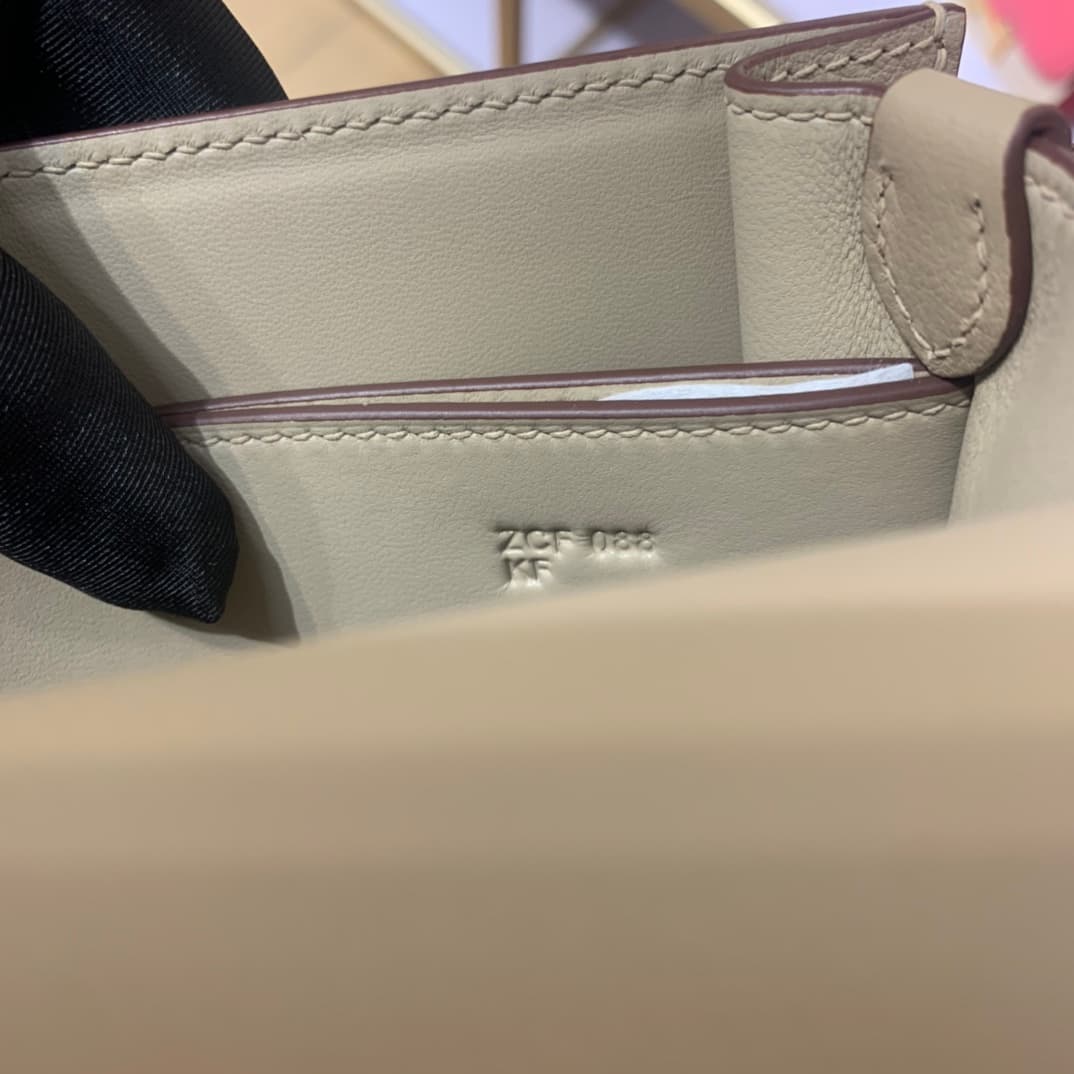 Hermes Roulis wallet in Gris Tourterelle Calfskin Etoupe WAX Gold/Silver-Metal High