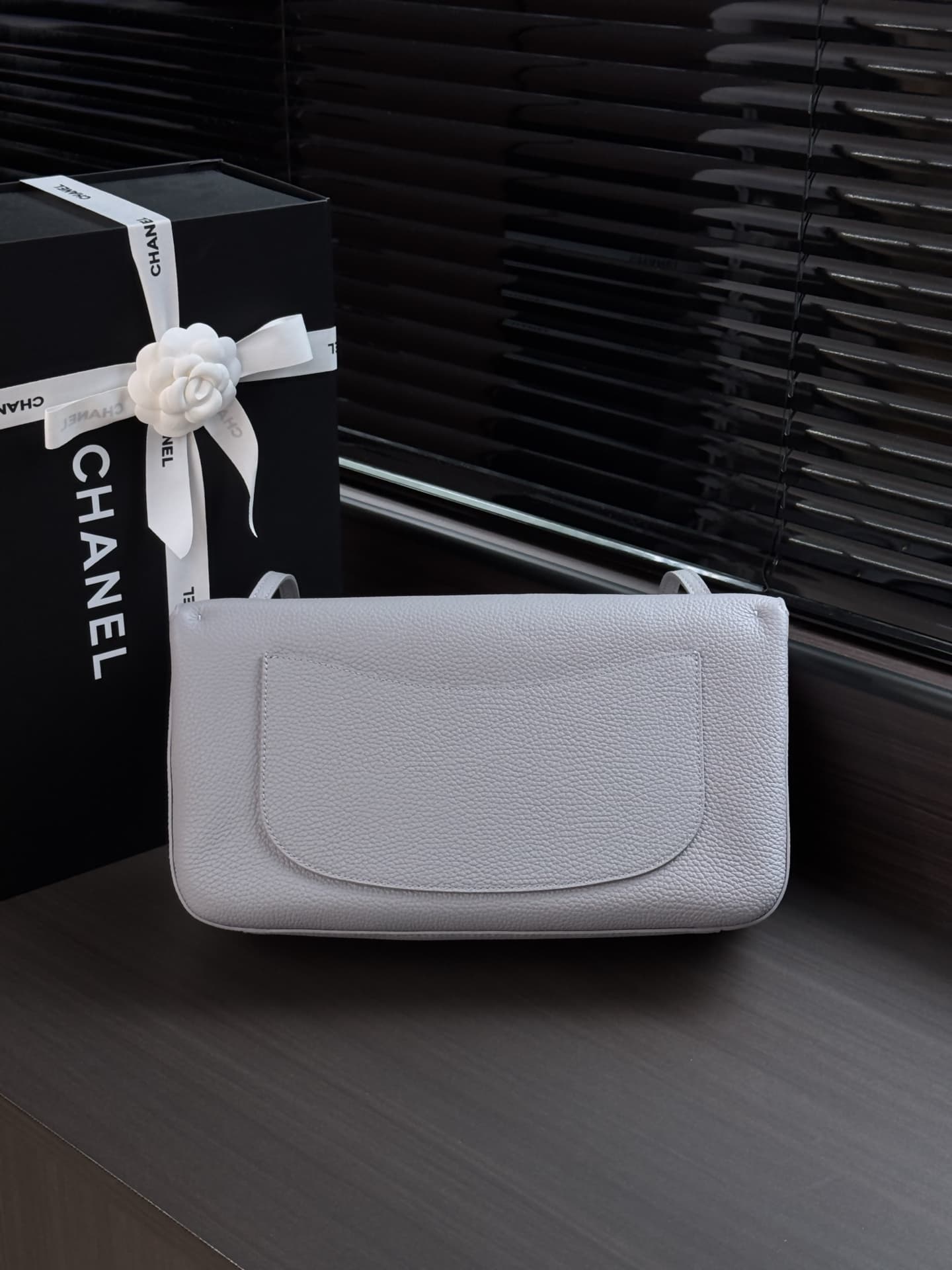 Chanel Maxi Flapbag Grained Calfskin & Gold-Tone Metal Light Grey AS6231 A