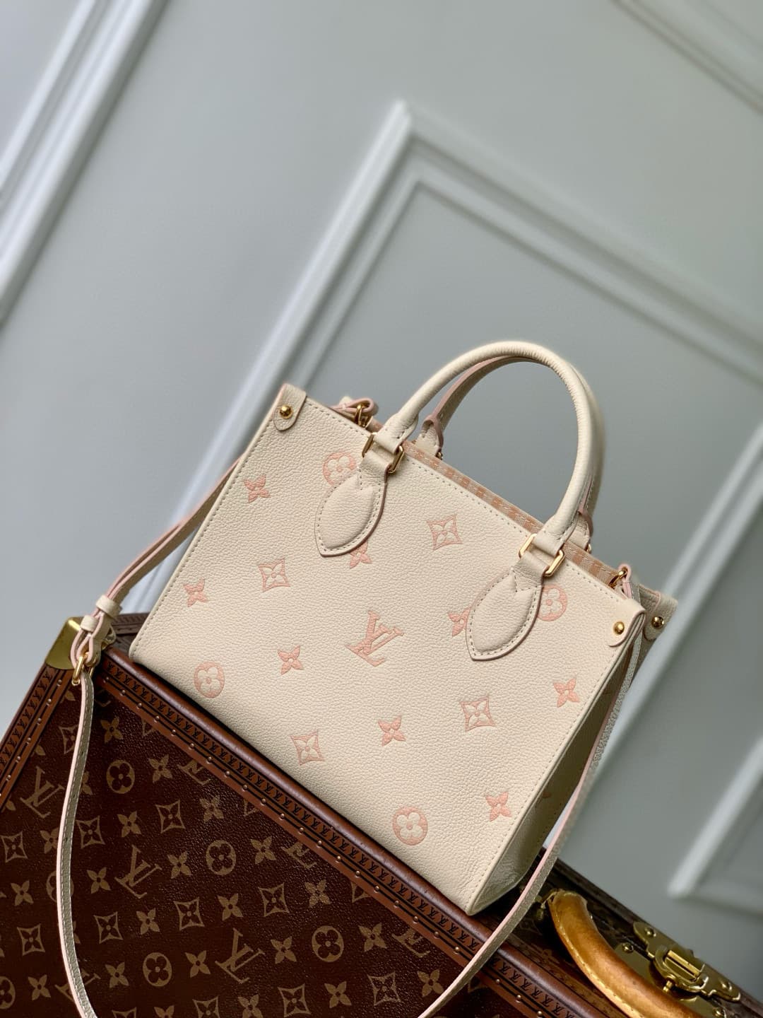 Louis Vuitton OnTheGo PM Debossed grained cowhide leather M14403 Eden High