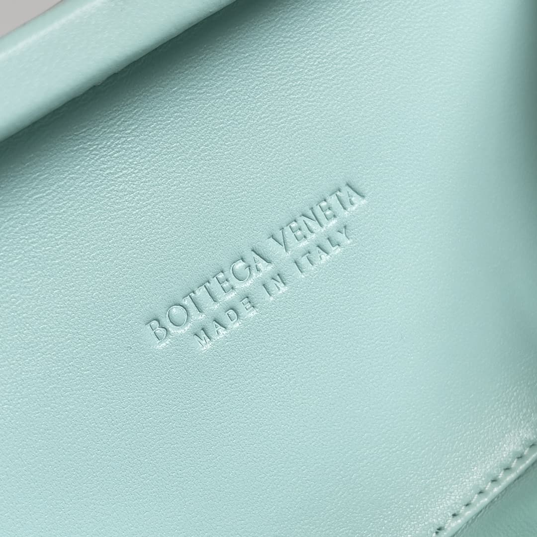 BV Knot Minaudière Clutch Lambskin Top