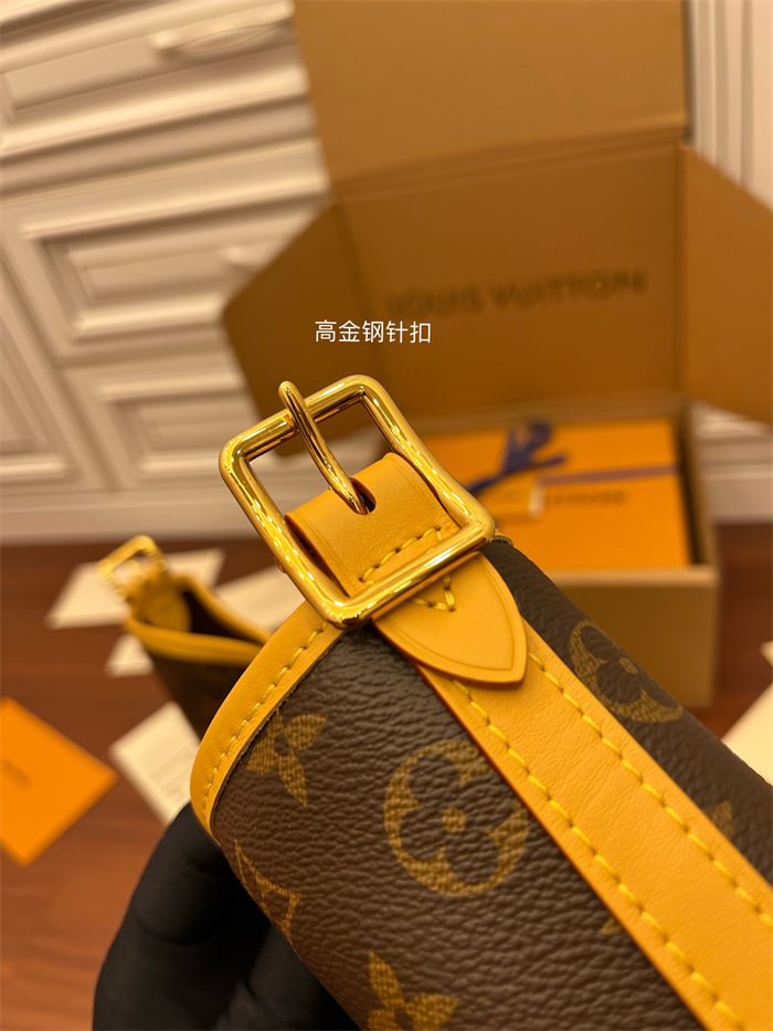 Louis Vuitton CARRYALL MM Monogram coated canvas M46197 Top