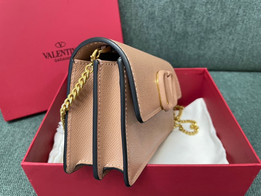 Valentino Garavani VLogo signature wallet on chain bag Grainy Calfskin Nude Pink High
