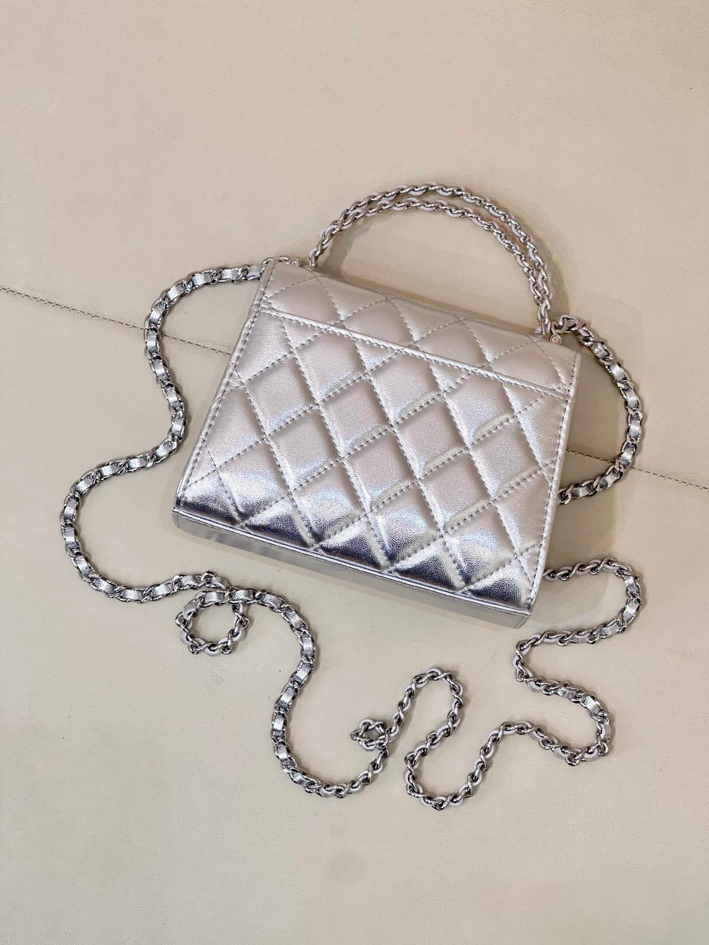Chanel Clutch with chain Metallic Lambskin &Silver-Tone Metal Silver AP3236 TOP
