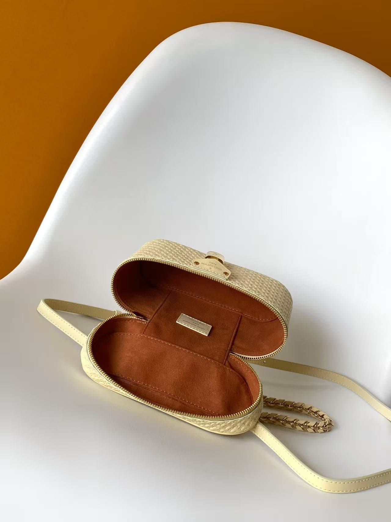 Louis Vuitton Vanity Chain Pouch Banana Calfskin leather M29051 High