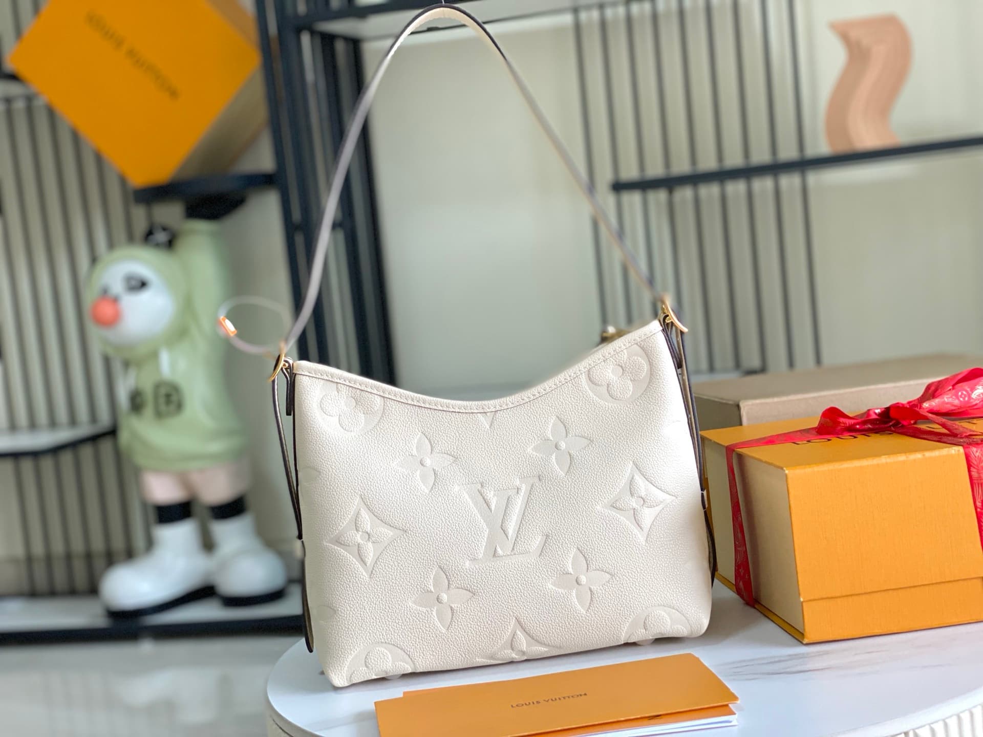 Louis Vuitton CARRYALL PM Crème Beige Embossed supple grained cowhide leather M46293 TOP