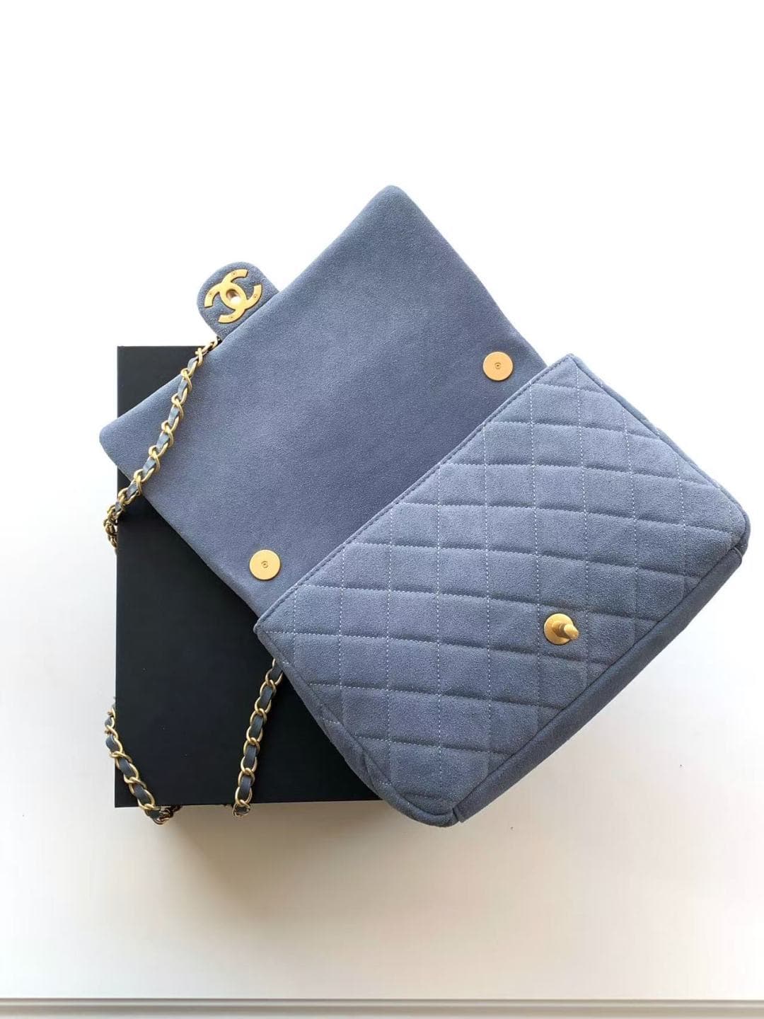 Chanel Classic Flap bag in Blue Suede & Gold-Tone Metal AS5987 A