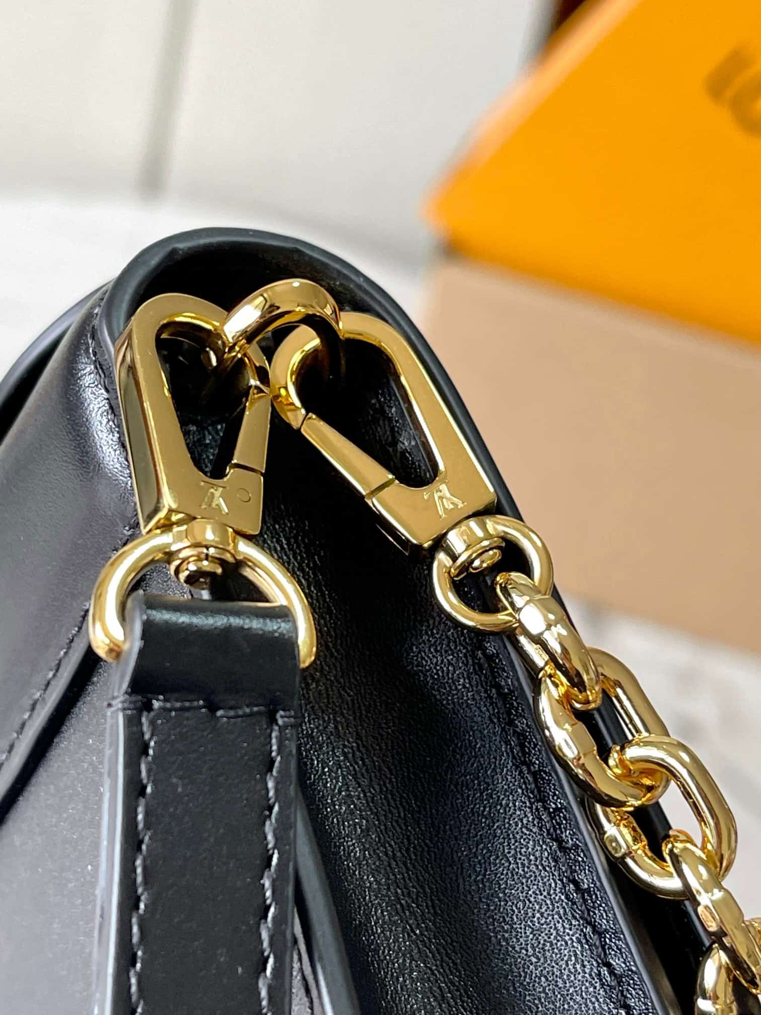 Louis Vuitton Wallet On Chain Capucines Calf Leather M12143 Black Top