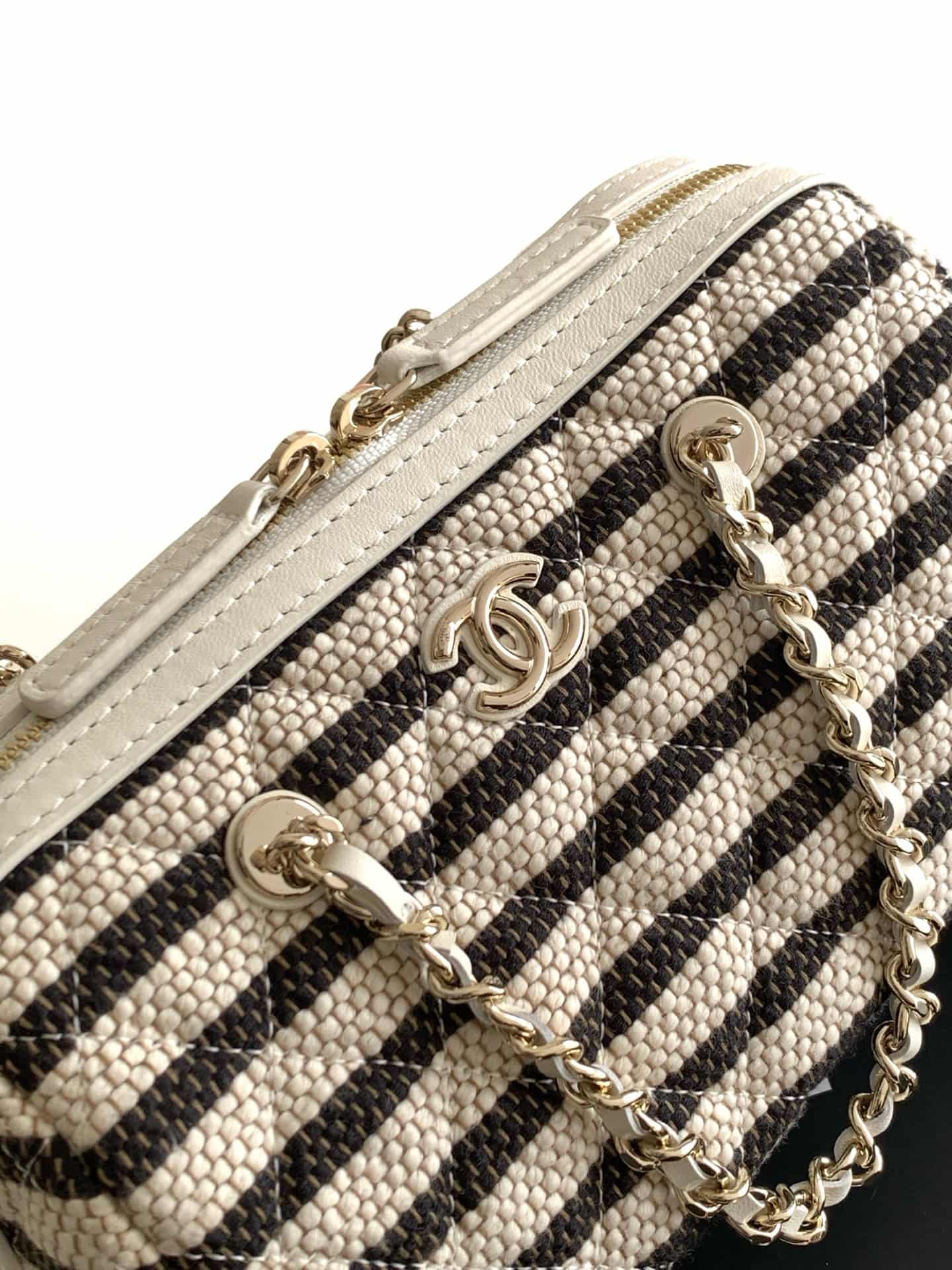 Chanel Clutch with Chain Printed Fabric & Gold-Tone Metal Beige & Light Black AP4986 A